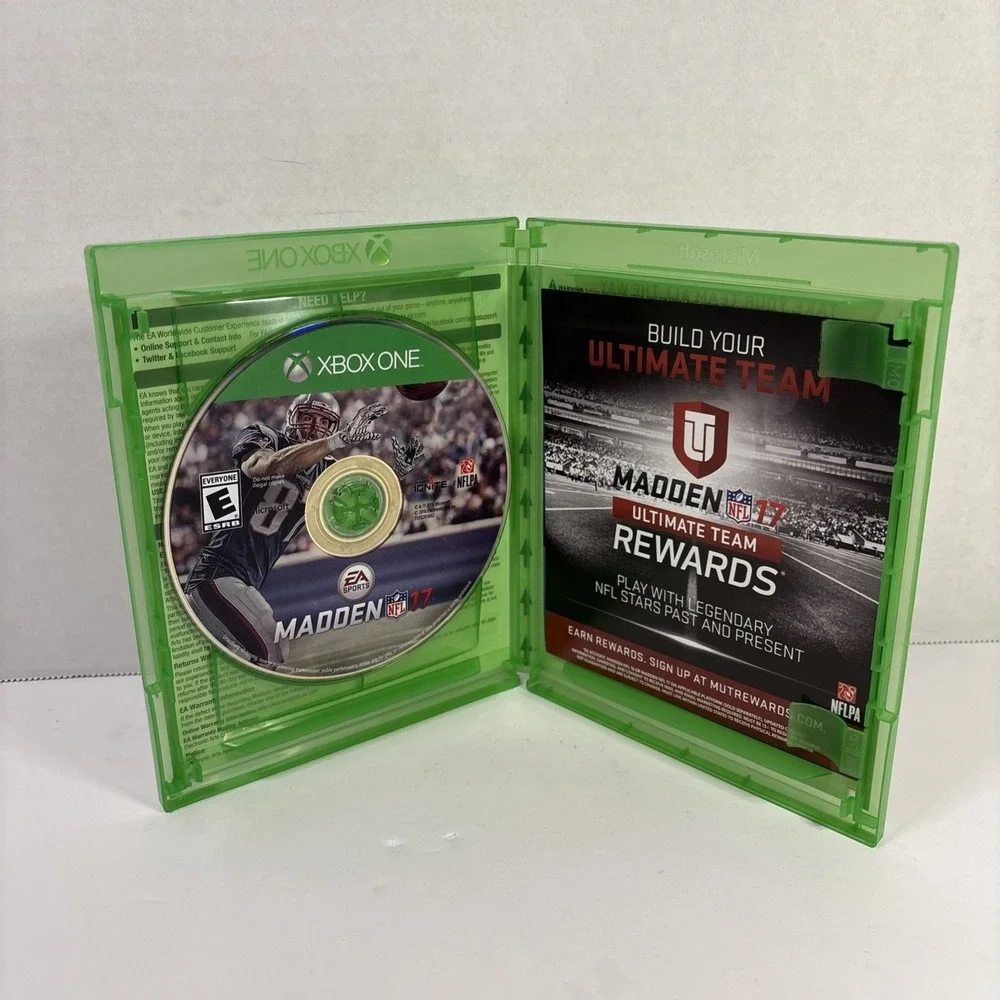 Madden NFL 17 Xbox One EA Sports Football Game Rob Gronkowski Cover CIB